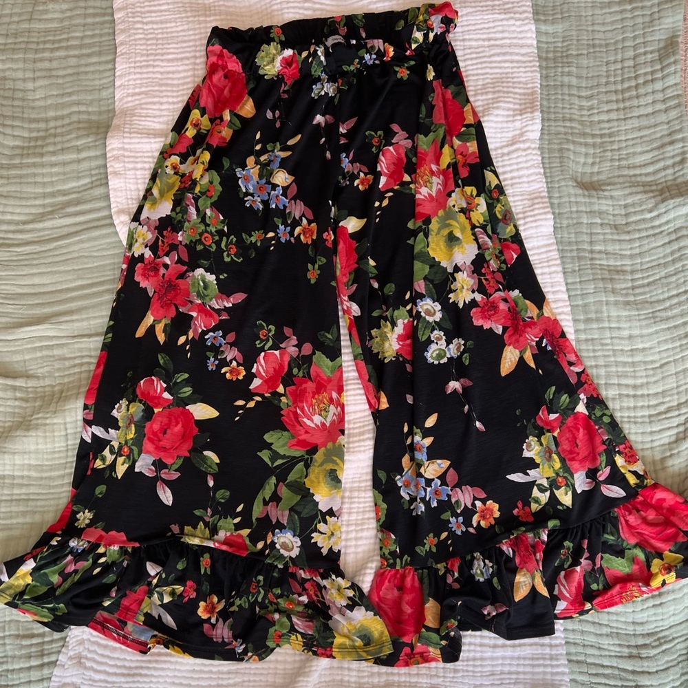 Floral Ruffle Wide-Leg Pants - Black Floral